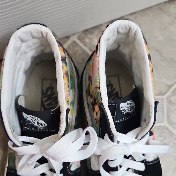 Vans Women's Black and Floral High-Tops - Picture 6 of 10